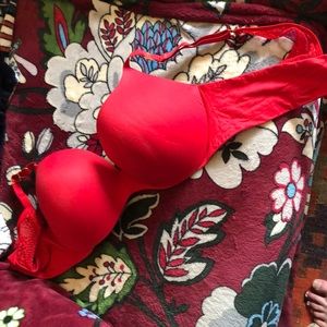 Victoria's Secrets Red padded bra 38D